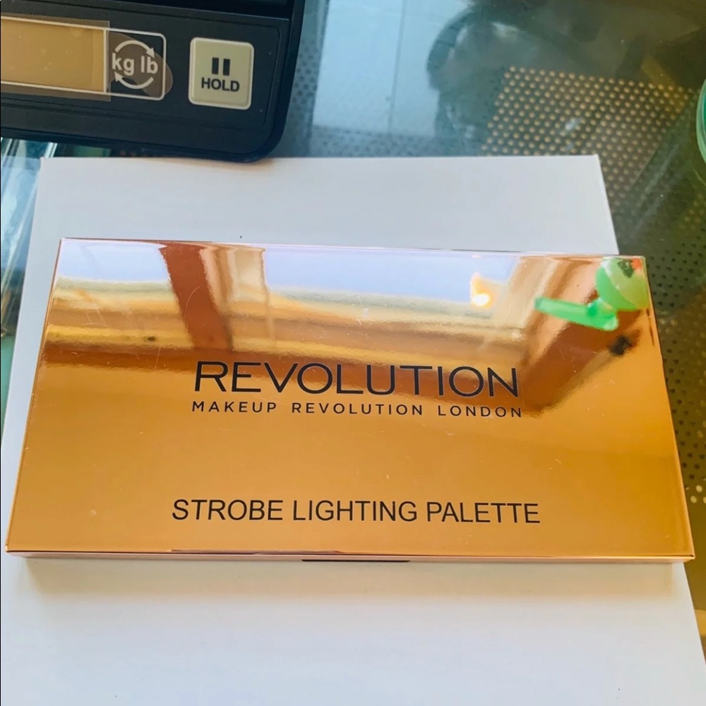 Revolution palette